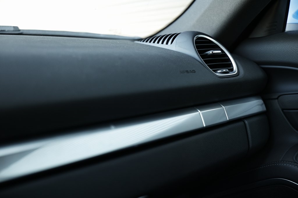 2025 Porsche Cayman photo 42