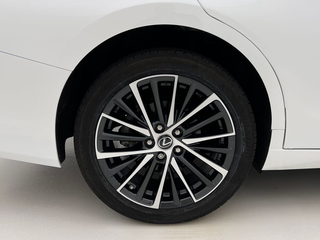 2022 Lexus ES 250 photo 34