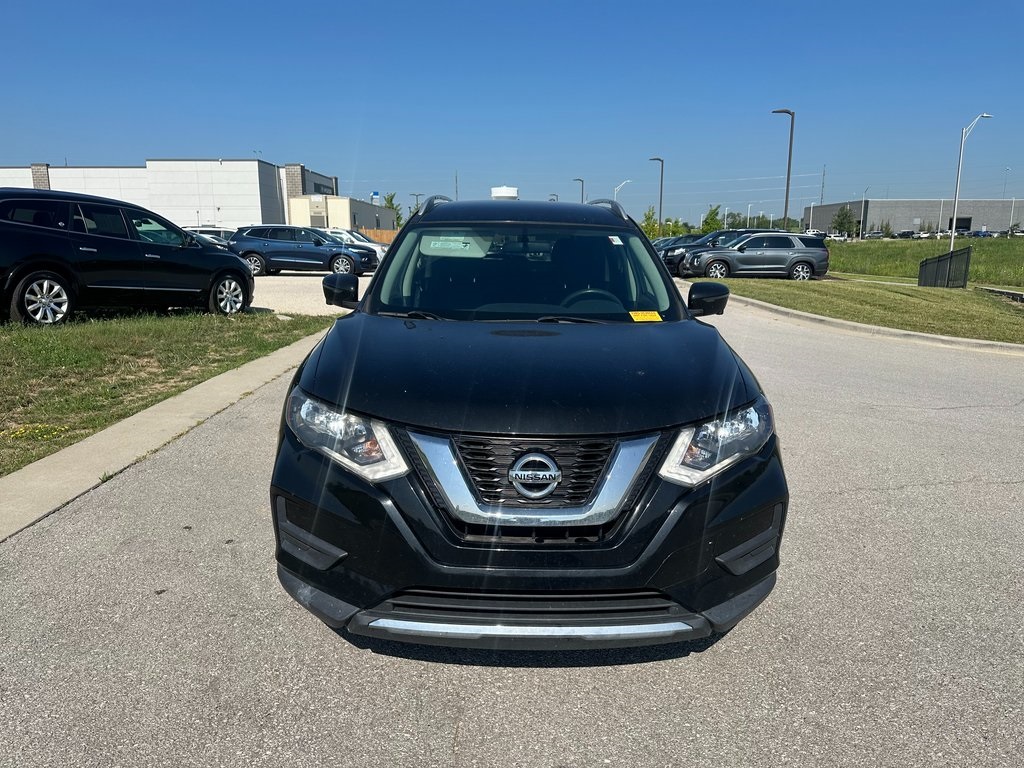 2017 Nissan Rogue SV photo 2