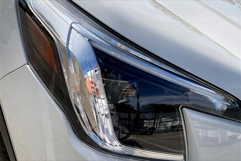2022 Subaru Forester Premium photo 27