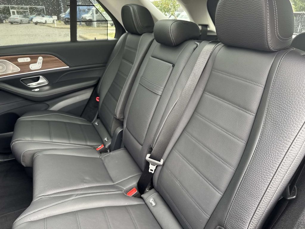 2026 Mercedes Benz GLE 580 4MATIC photo 12