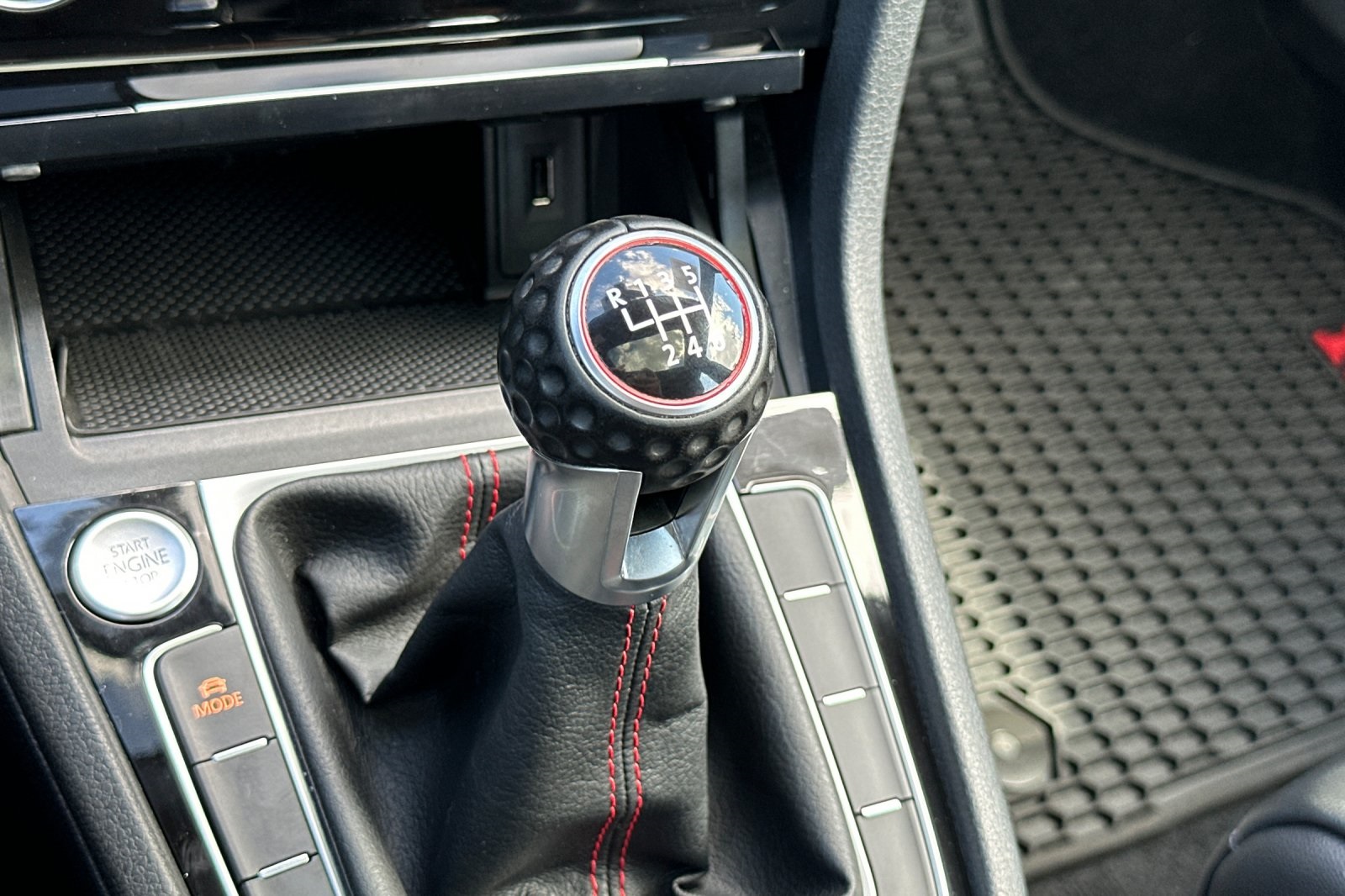 2019 Volkswagen Golf GTI SE photo 20