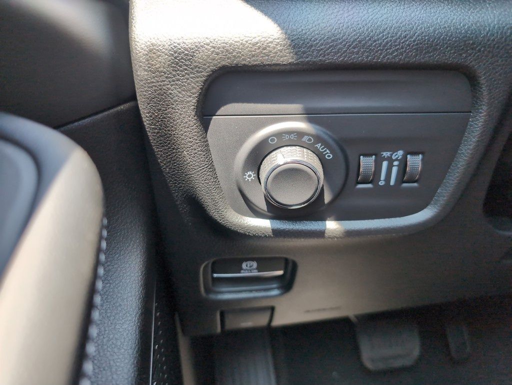 2025 Jeep Grand Cherokee Laredo X photo 23
