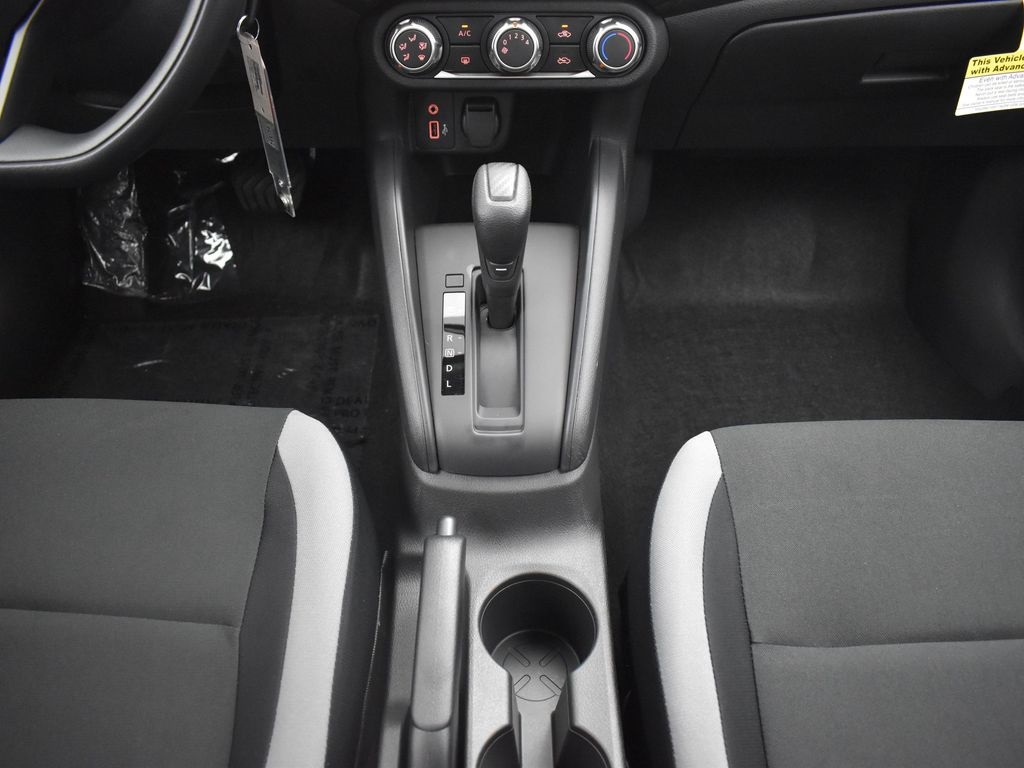 2025 Nissan Versa 1.6 S photo 11
