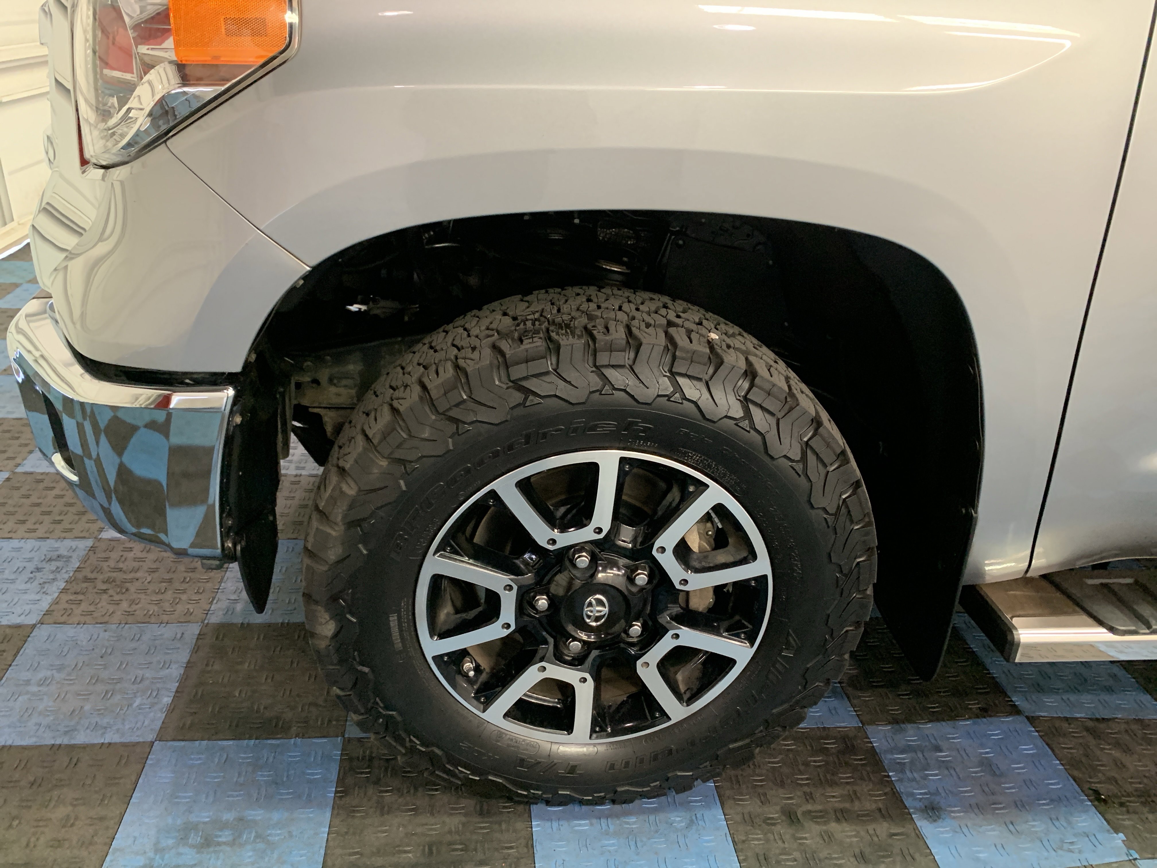 2017 Toyota Tundra SR5 photo 3