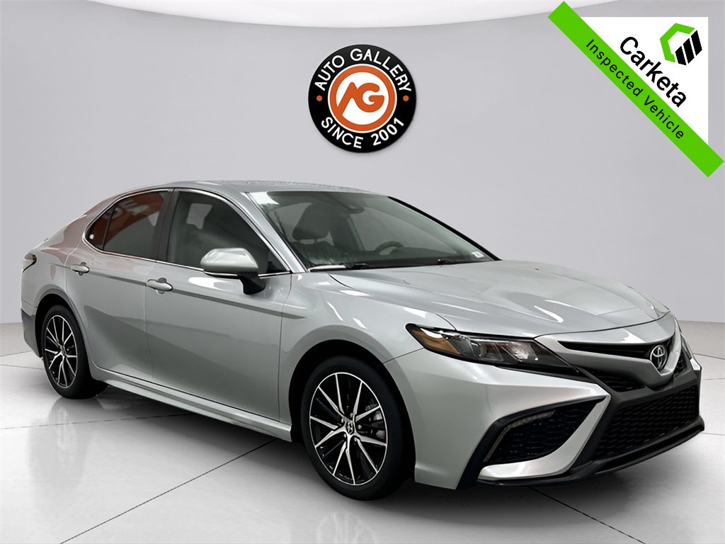 2023 Toyota Camry SE's photo