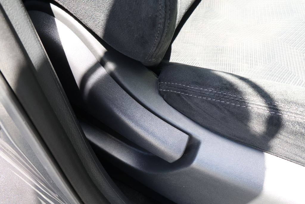 2016 Nissan Rogue SV photo 36