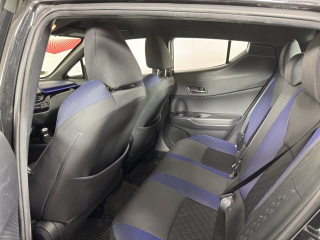 2020 Toyota C-HR XLE photo 4