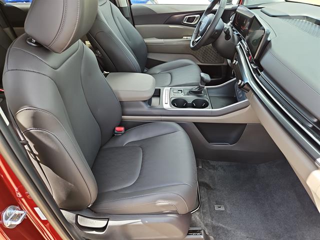2026 Kia Carnival LXS photo 11