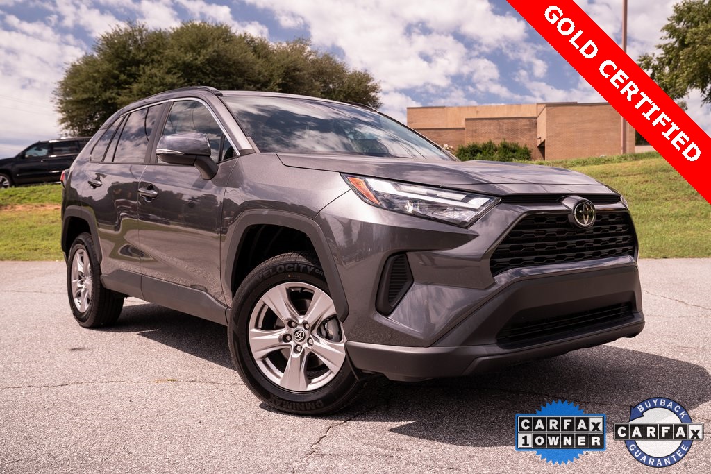 2023 Toyota RAV4 XLE's photo