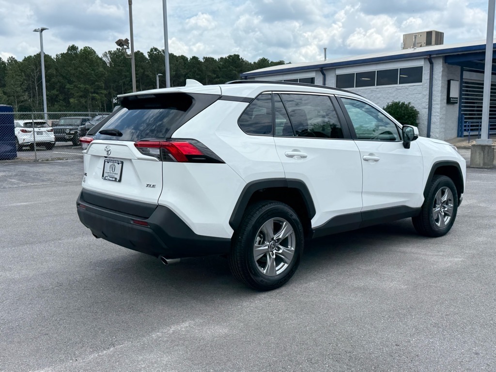 2023 Toyota RAV4 XLE photo 2