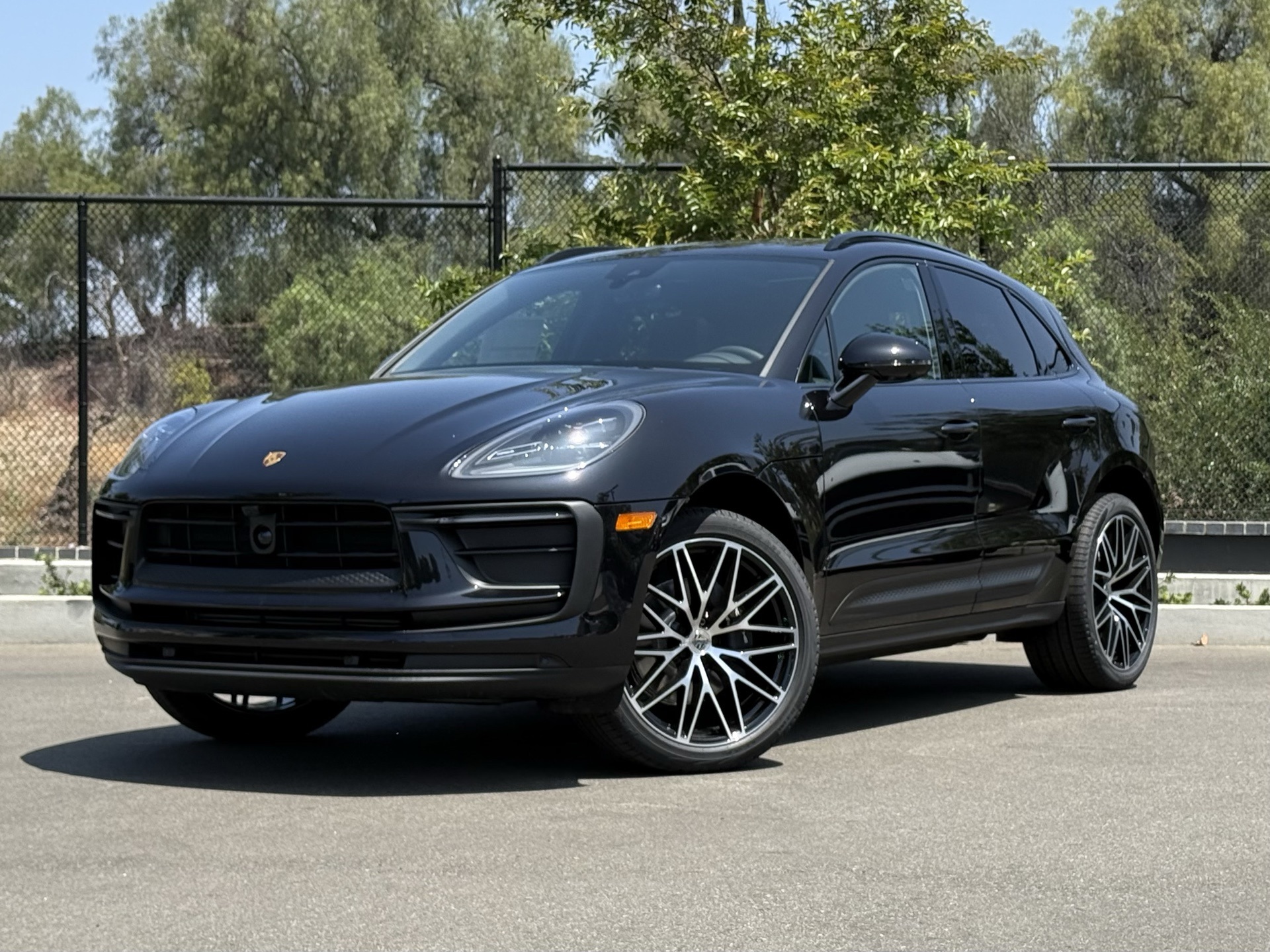 2025 Porsche Macan's photo