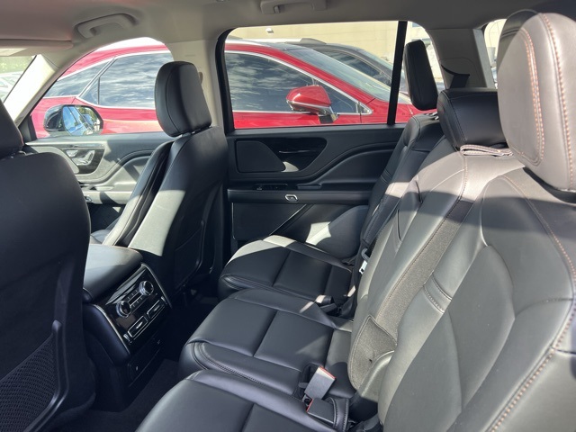 2023 Lincoln Aviator Standard photo 3