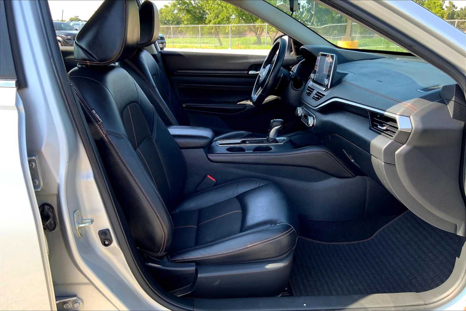2020 Nissan Altima 2.5 SR photo 7