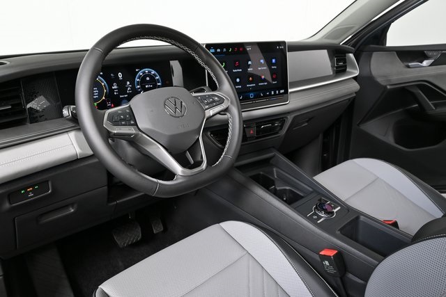 2026 Volkswagen Tiguan SE photo 3