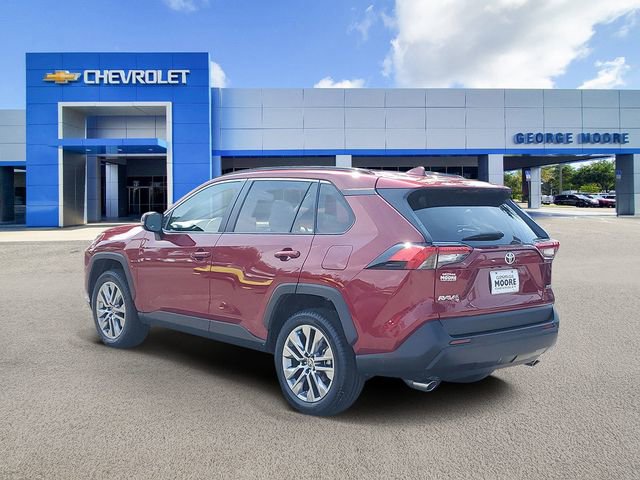 2023 Toyota RAV4 XLE Premium photo 3