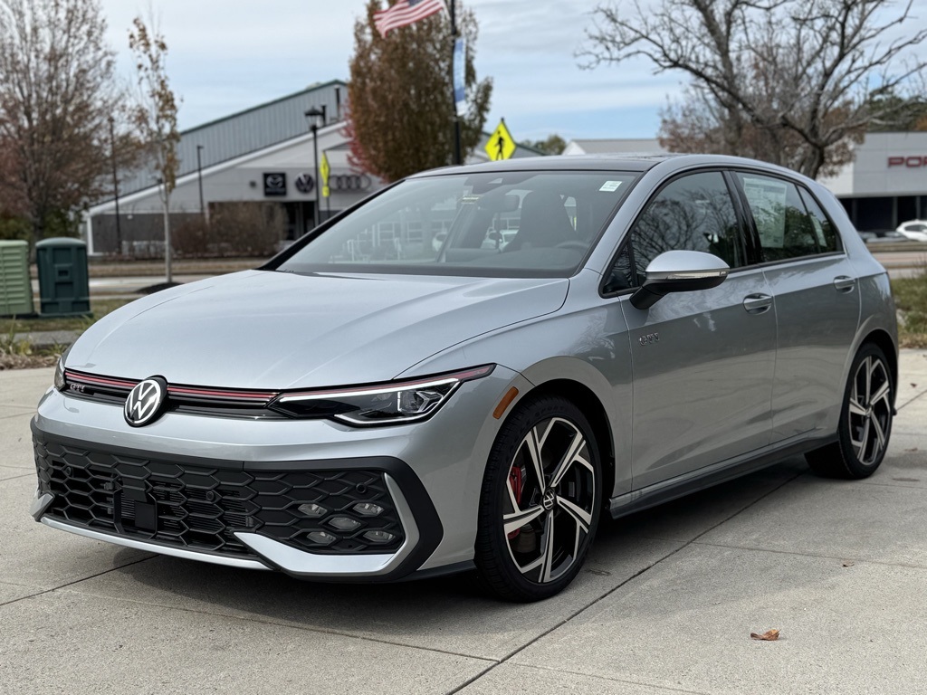 2025 Volkswagen Golf GTI SE photo 4