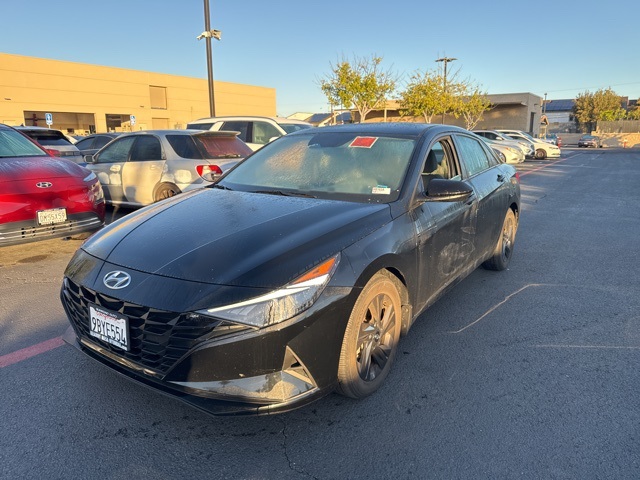 2022 Hyundai Elantra SEL's photo