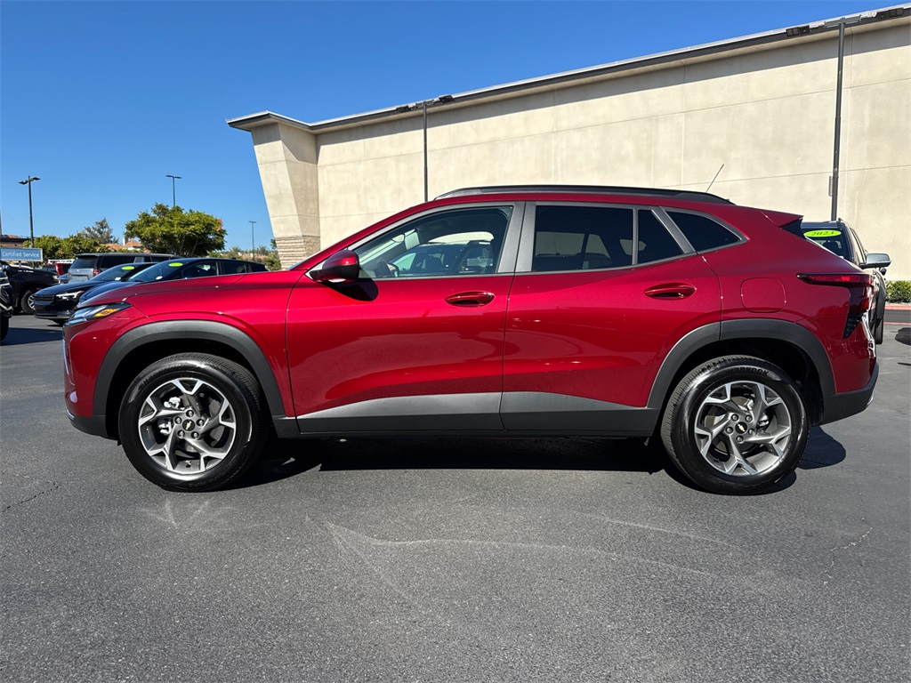 2025 Chevrolet Trax LT photo 6