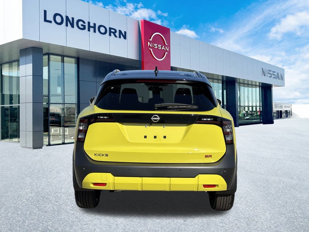 2025 Nissan Kicks SR photo 4