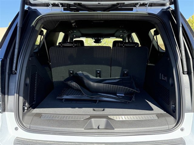 2026 Chevrolet Suburban High Country photo 3