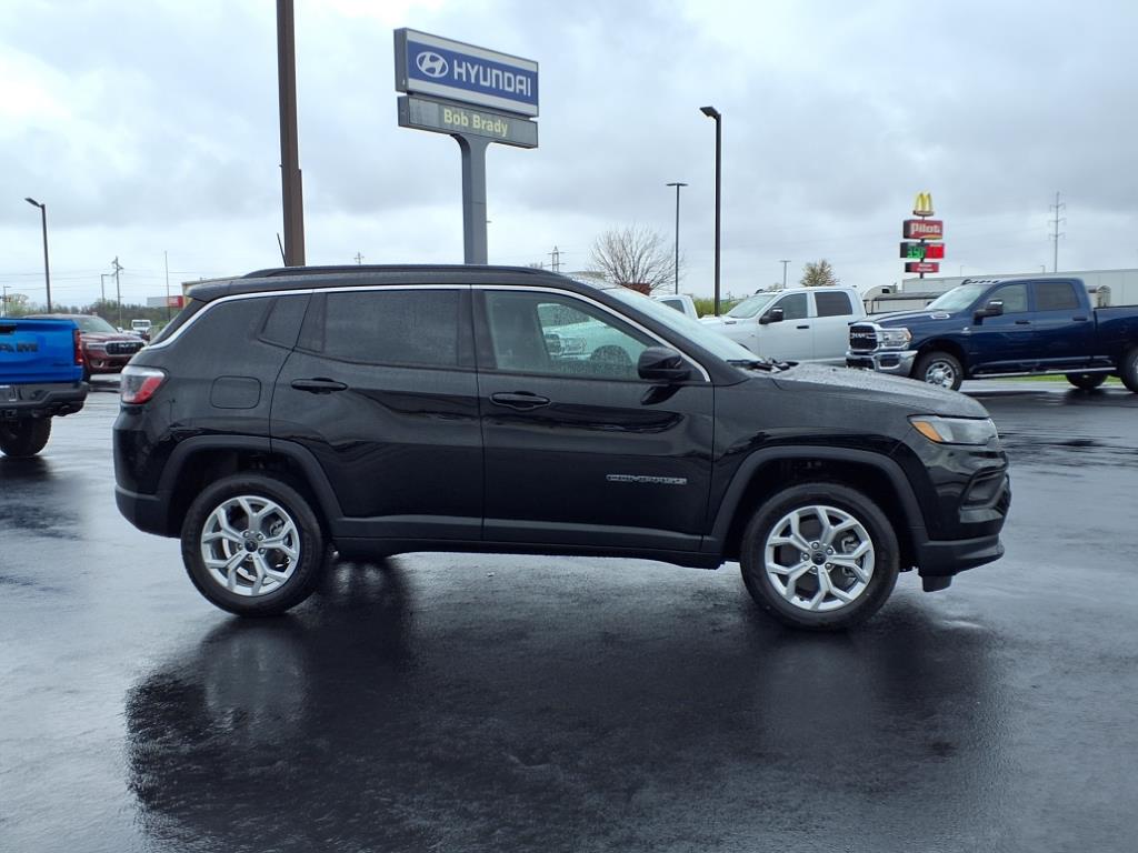 2025 Jeep Compass Latitude photo 2