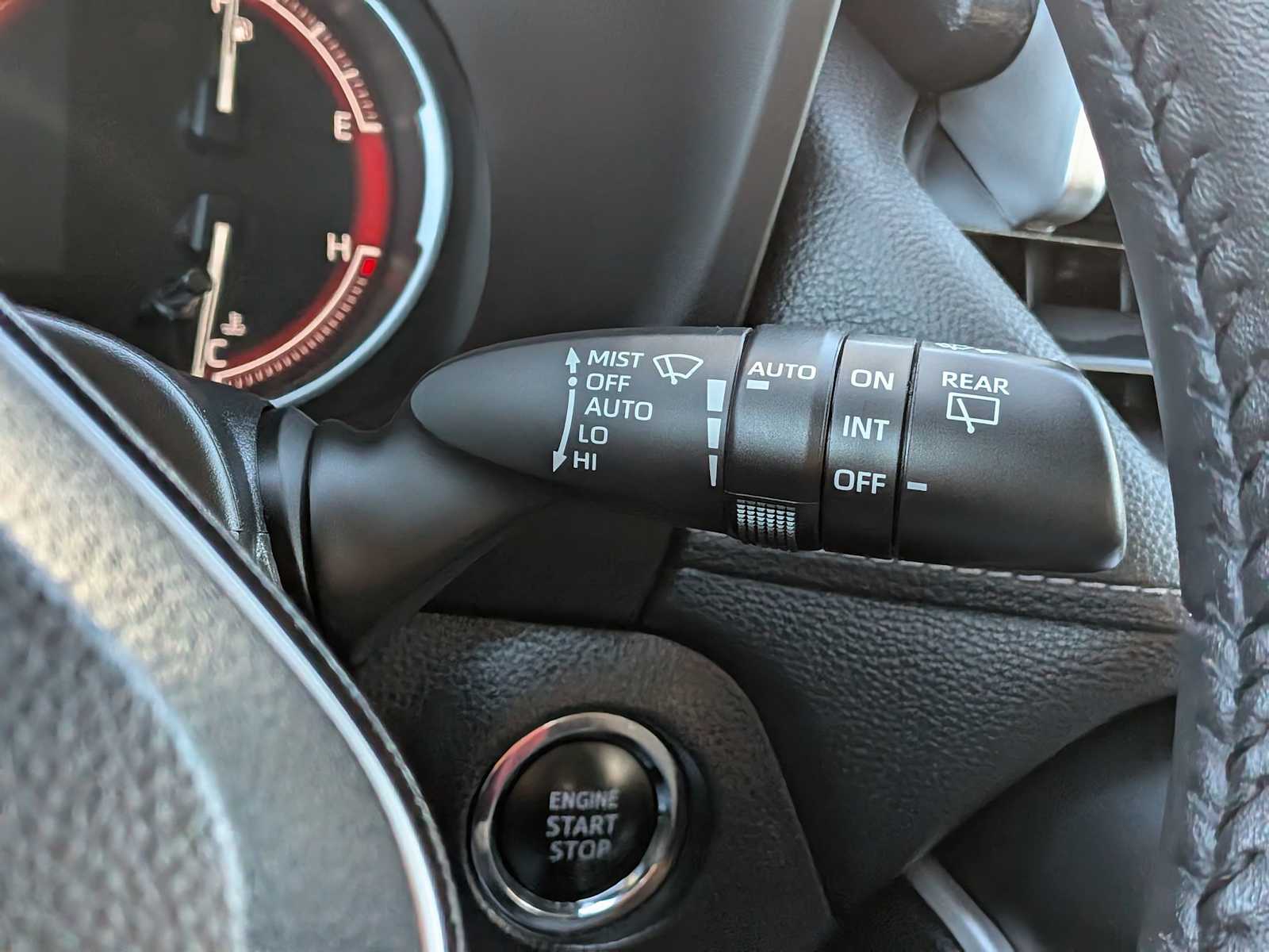 2024 Toyota RAV4 XLE photo 26