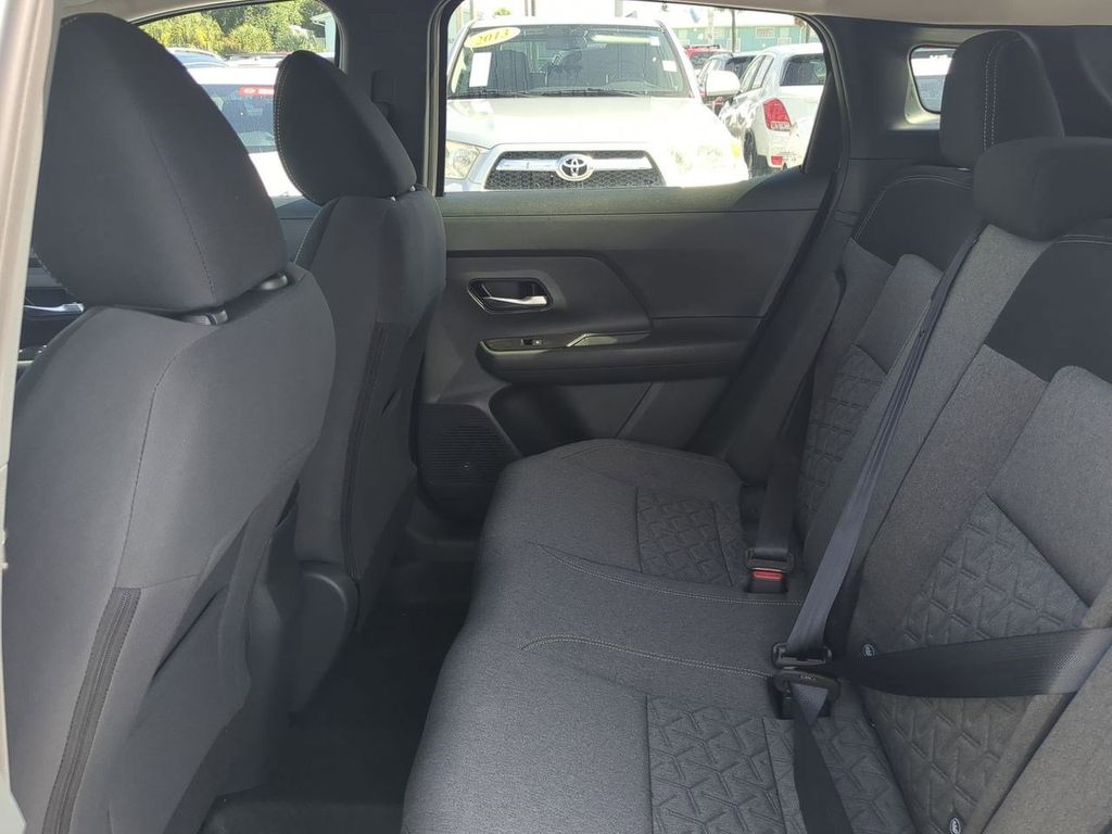 2025 Nissan Kicks SV photo 5