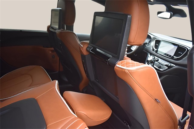 2025 Chrysler Pacifica Pinnacle photo 20