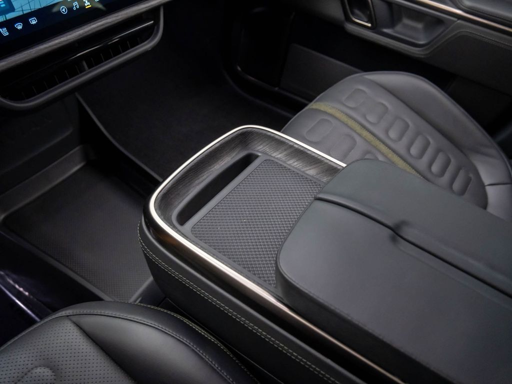 2022 Rivian R1S Launch Edition photo 26