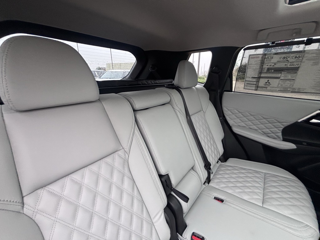 2024 Mitsubishi Outlander PHEV Platinum photo 18