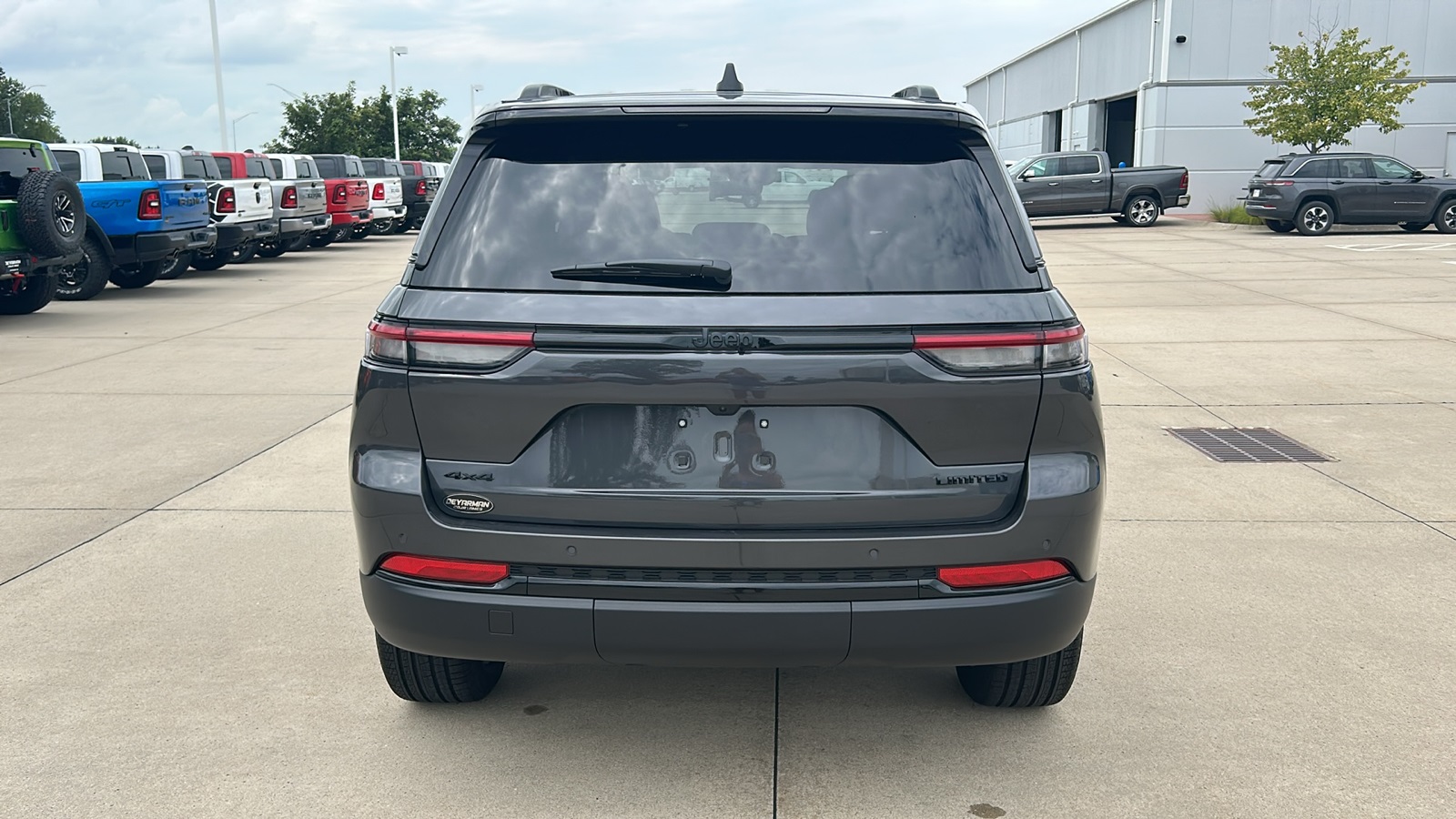 2025 Jeep Grand Cherokee Limited photo 4