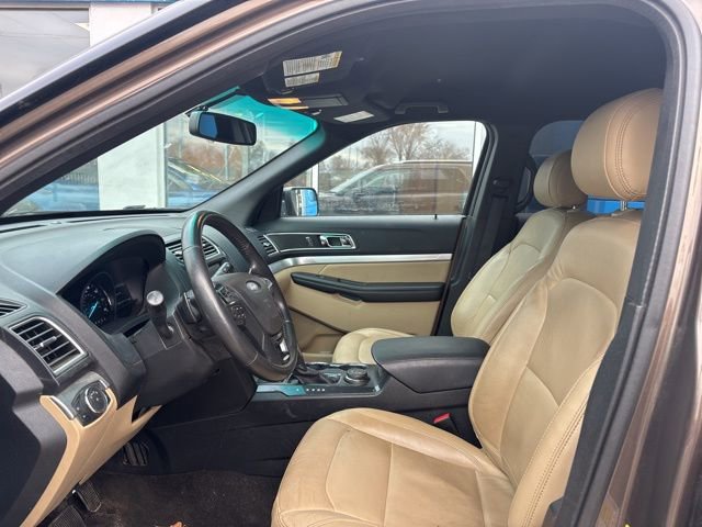2016 Ford Explorer XLT photo 4