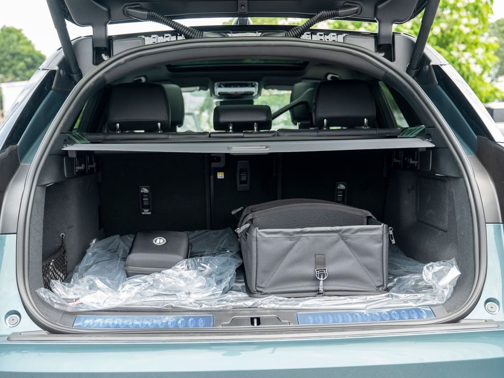 2026 Land Rover Range Rover Velar SE photo 23