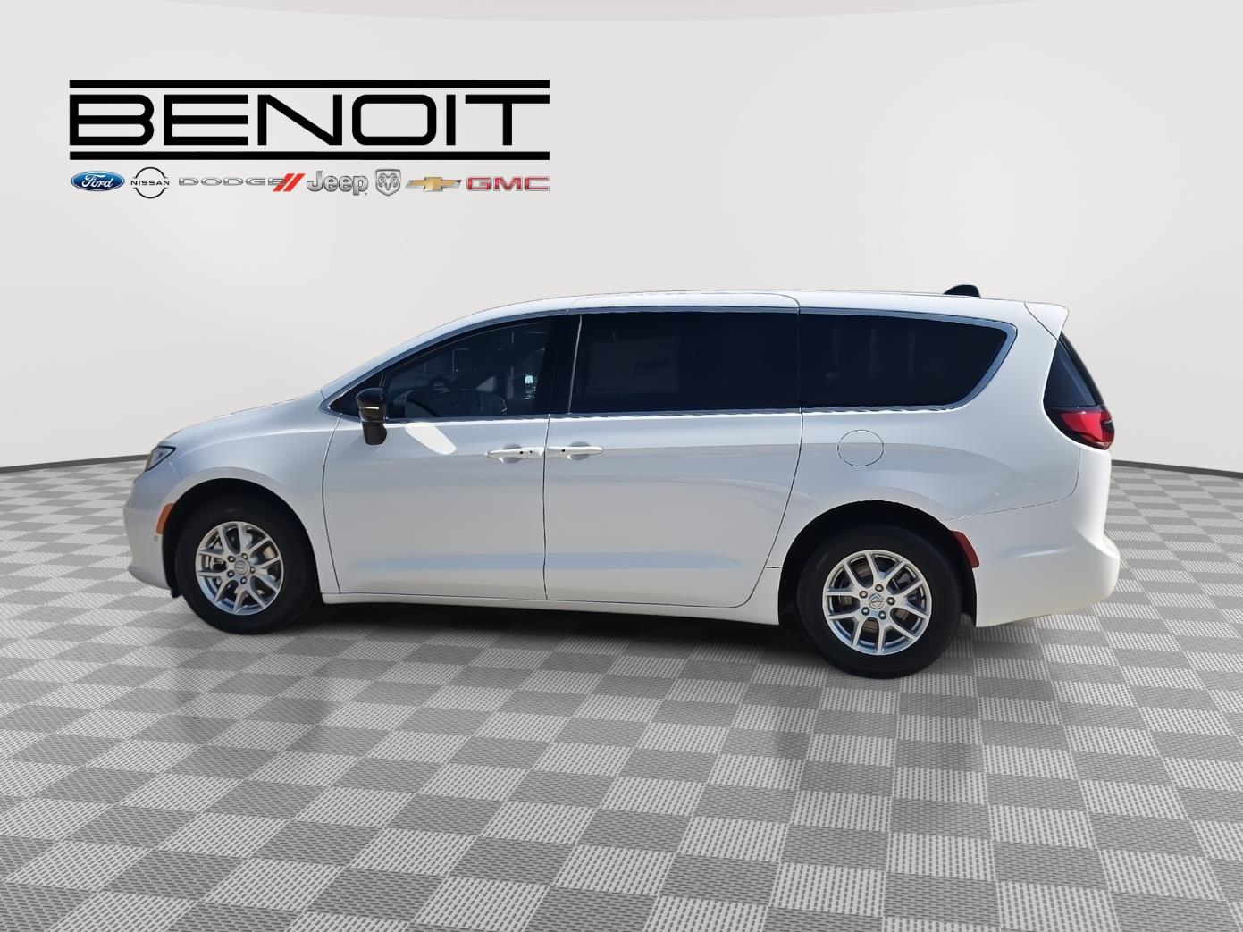 2026 Chrysler Pacifica photo 7