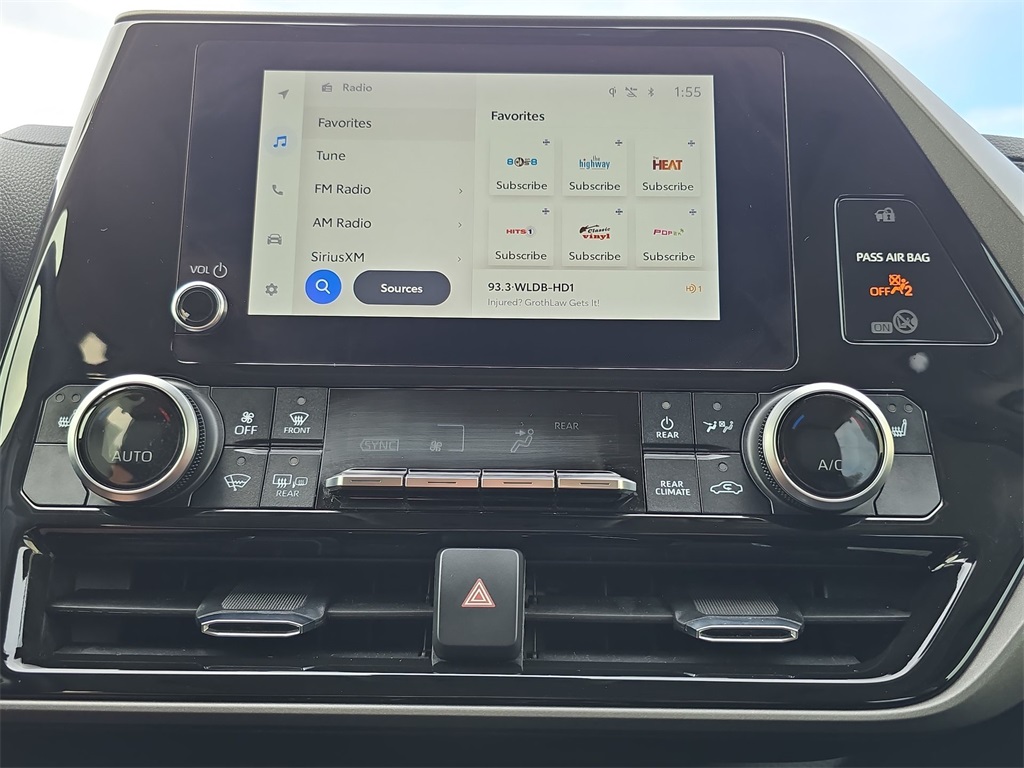 2023 Toyota Highlander XLE photo 26