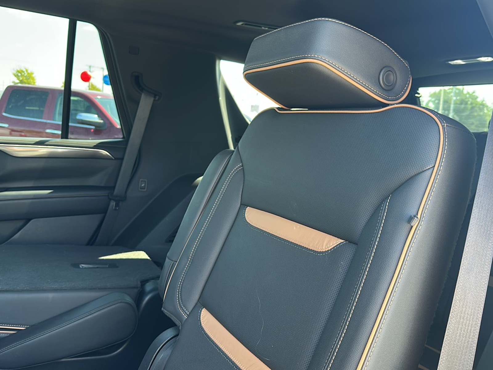 2022 Gmc Yukon AT4 photo 2