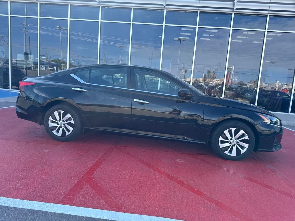 2023 Nissan Altima 2.5 S photo 6