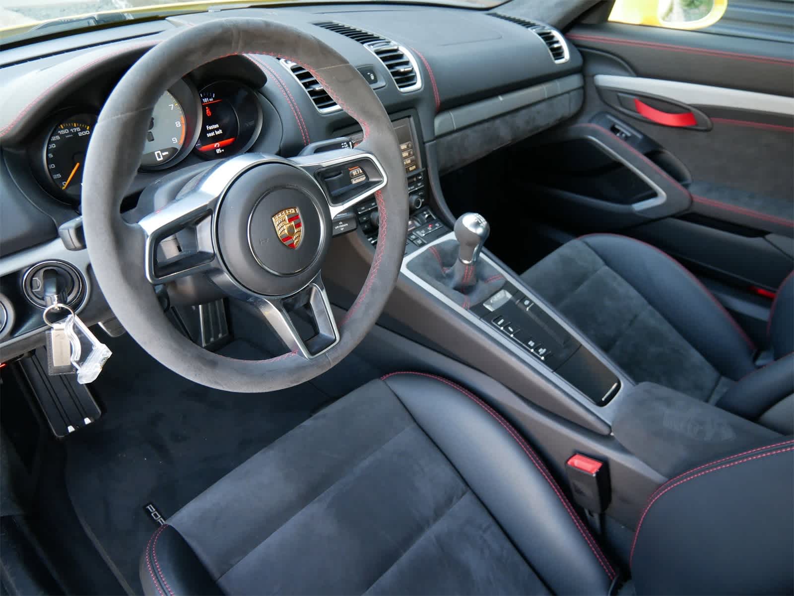 2016 Porsche Cayman GT4 photo 4