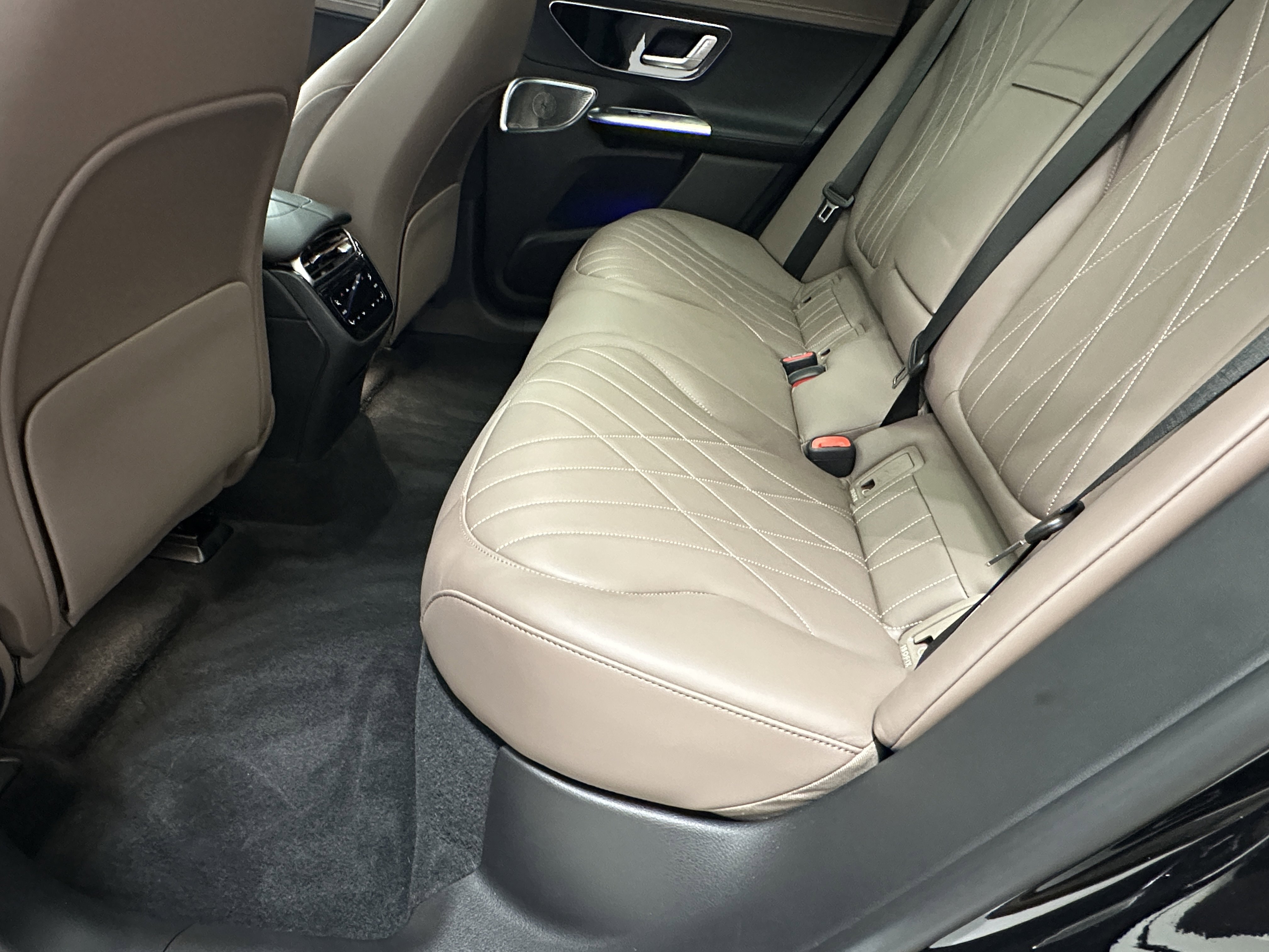 2023 Mercedes Benz EQE SUV 500 4MATIC photo 9