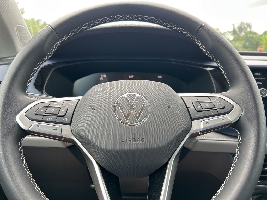 2024 Volkswagen Taos SE photo 18