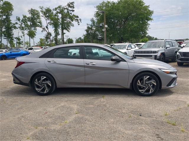 2025 Hyundai Elantra SEL Sport photo 4
