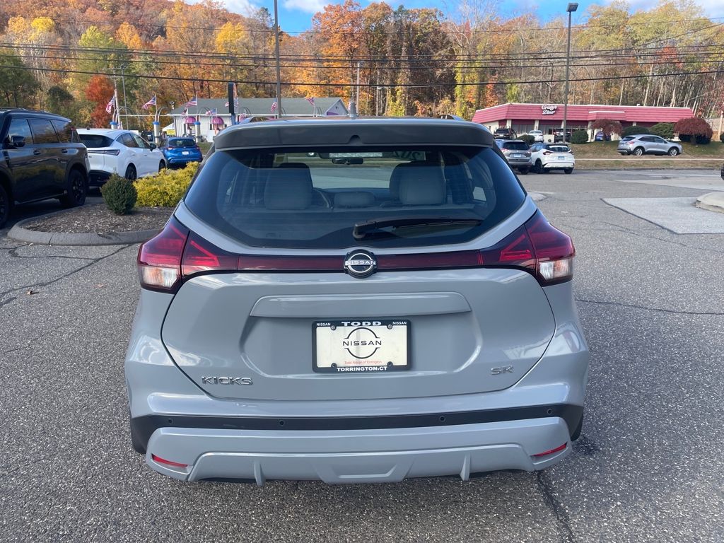 2024 Nissan Kicks SR photo 3
