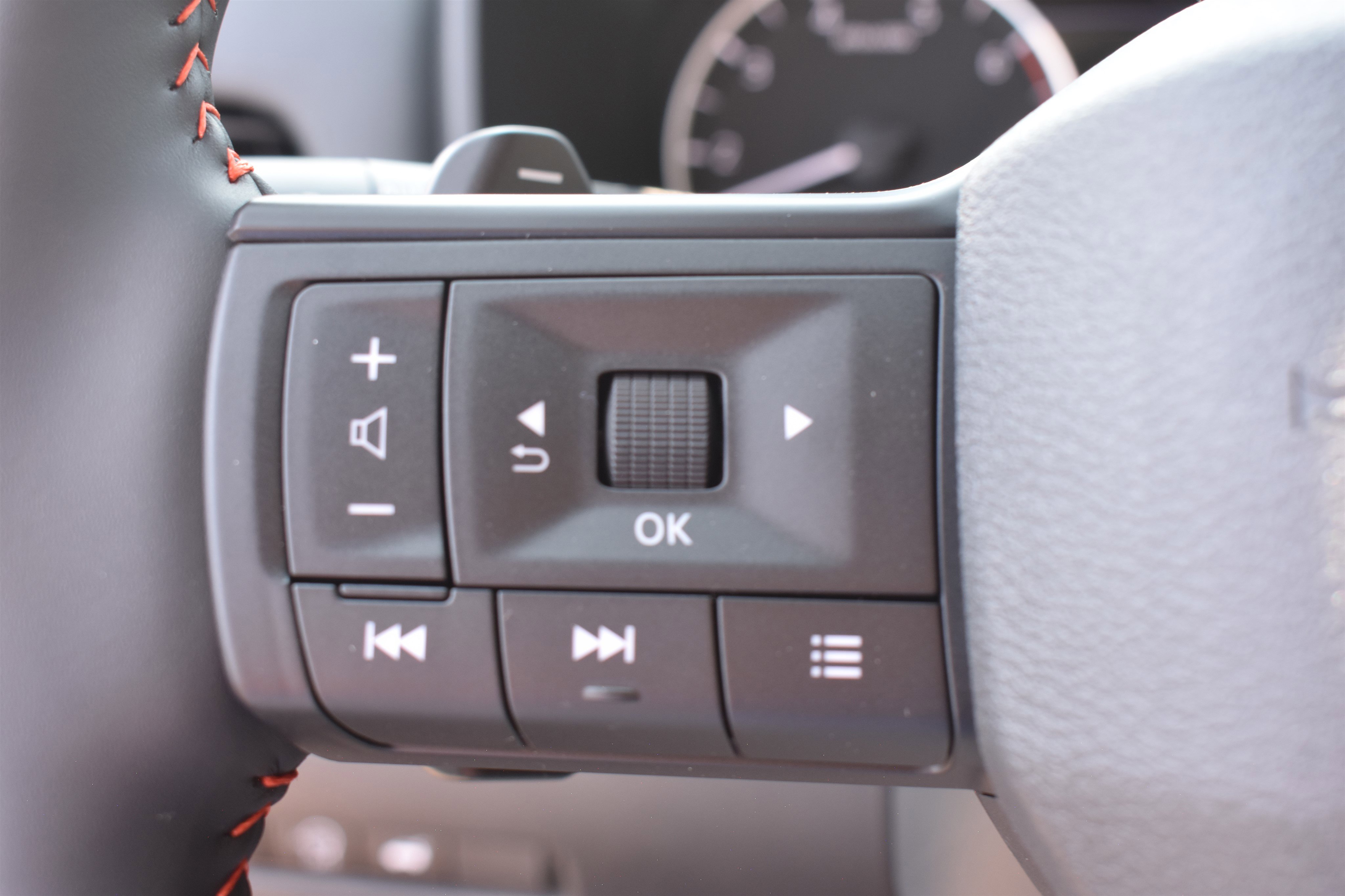2026 Nissan Rogue SV photo 12