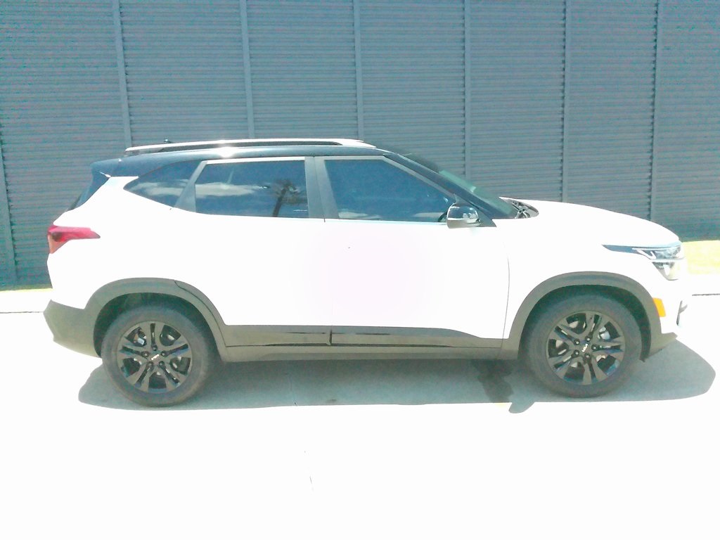2022 Kia Seltos S photo 2