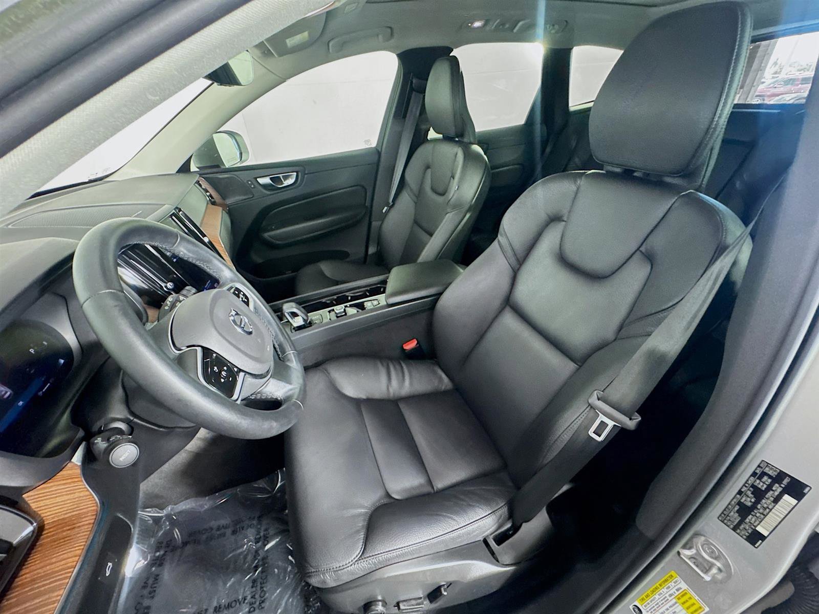 2023 Volvo XC60 B5 Plus photo 10