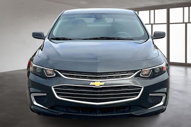 2017 Chevrolet Malibu LS photo 3