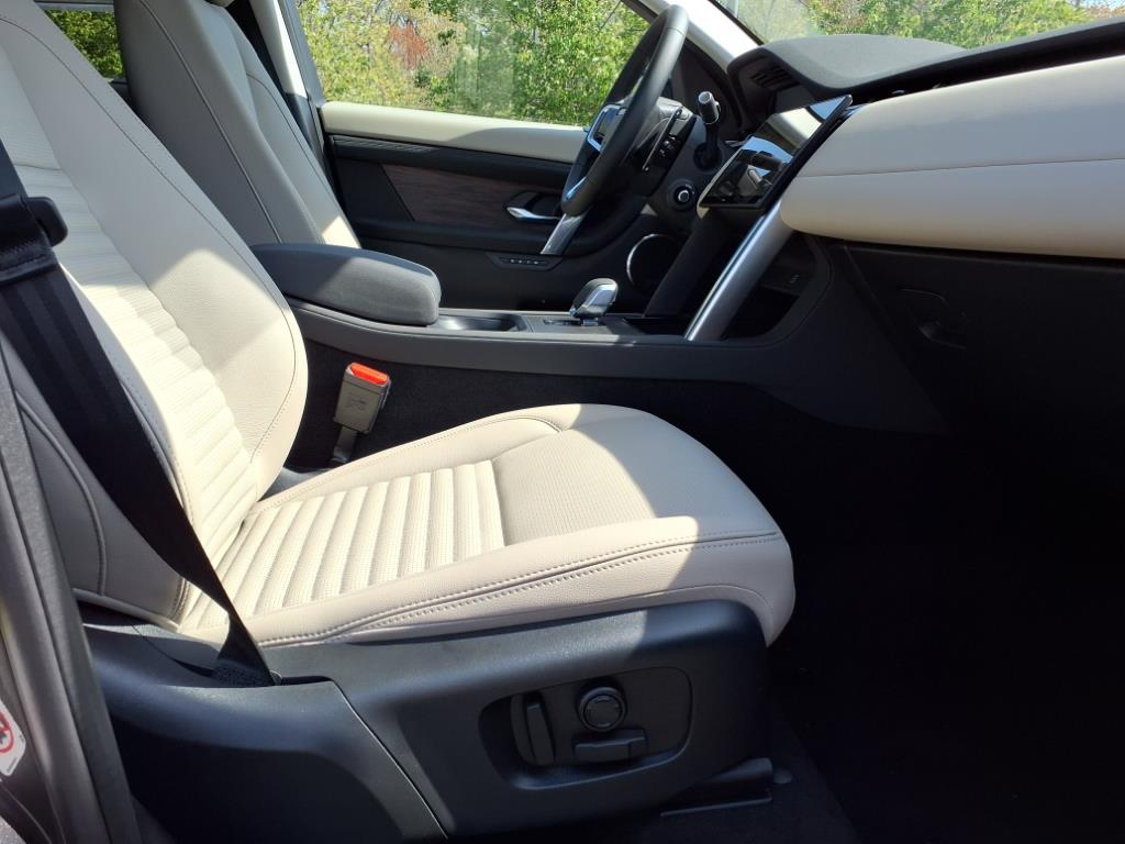 2025 Land Rover Discovery Sport S photo 3