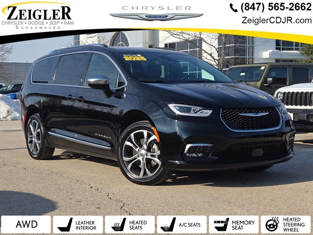 2025 Chrysler Pacifica Pinnacle's photo