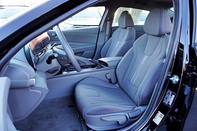 2024 Hyundai Elantra SEL photo 13